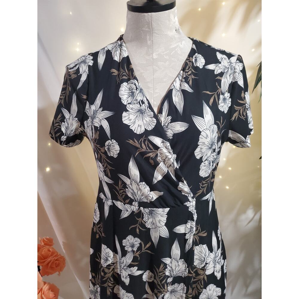 Soma NWT Faux Wrap Tropical Floral Dress Womens Size M Short Sleeve Knee Length - Picture 7 of 12
